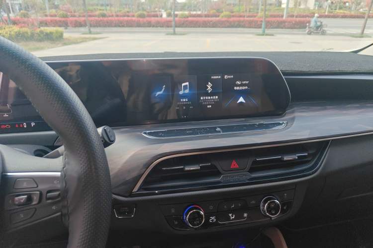 Used Buick GL6 2021 323T Mild Hybrid Connect Luxury Model Audio And AC Panel