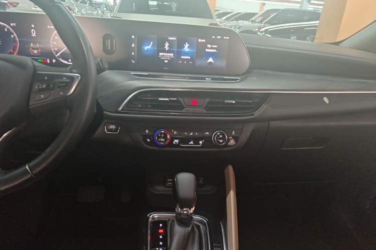 Used Buick GL6 2021 323T Mild Hybrid Connect Luxury Model Audio And AC Panel