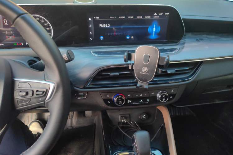 Used Buick GL6 2021 323T Mild Hybrid Connect Luxury Model Audio And AC Panel