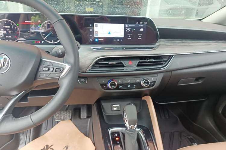 Used Buick GL6 2021 323T Mild Hybrid Connect Luxury Model Audio And AC Panel