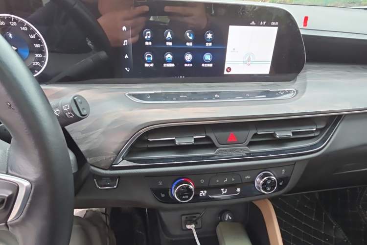Used Buick GL6 2021 323T Mild Hybrid Connect Luxury Model Audio And AC Panel