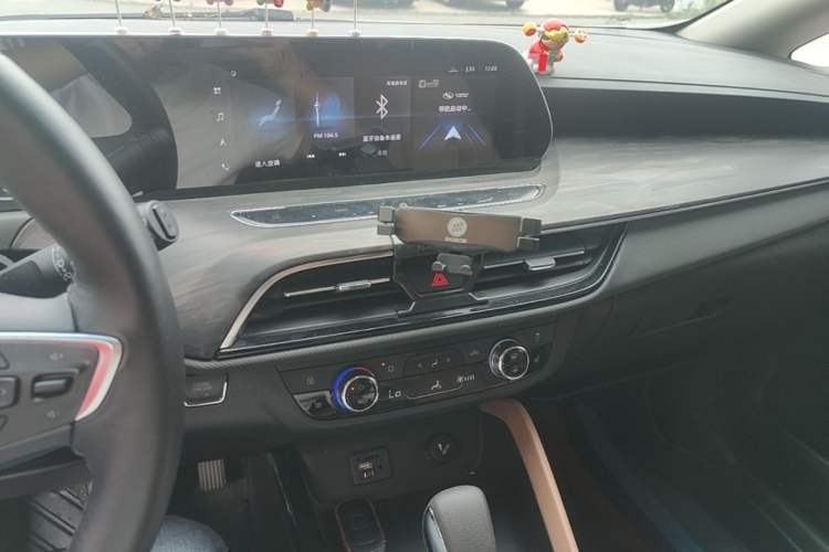 Used Buick GL6 2021 323T Mild Hybrid Connect Luxury Model Audio And AC Panel