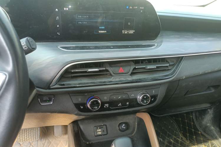 Used Buick GL6 2021 323T Mild Hybrid Connect Luxury Model Audio And AC Panel