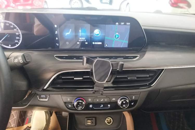 Used Buick GL6 2021 323T Mild Hybrid Connect Luxury Model Audio And AC Panel