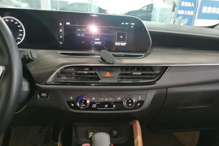 Used Buick GL6 2021 323T Mild Hybrid Connect Prestige Model Audio And AC Panel