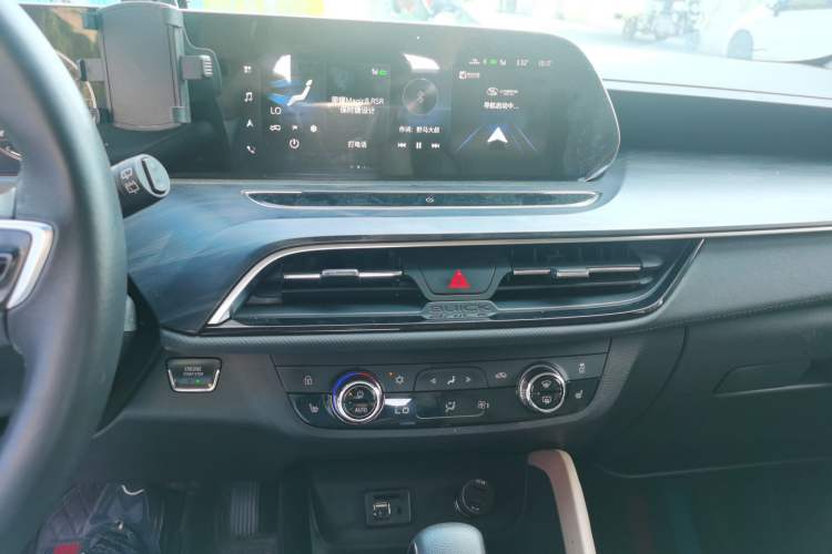 Used Buick GL6 2021 323T Mild Hybrid Connect Luxury Model Audio And AC Panel