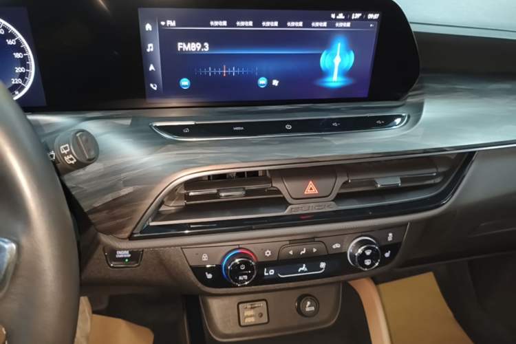 Used Buick GL6 2021 323T Mild Hybrid Connect Luxury Model Audio And AC Panel