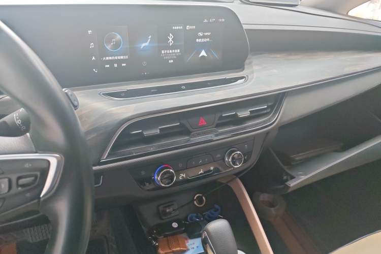 Used Buick GL6 2021 323T Mild Hybrid Connect Prestige Model Audio And AC Panel