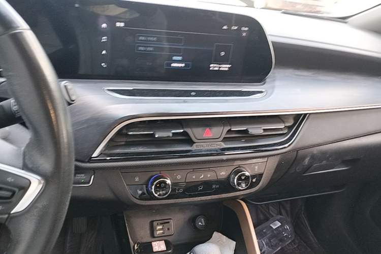 Used Buick GL6 2021 323T Mild Hybrid Connect Prestige Model Audio And AC Panel