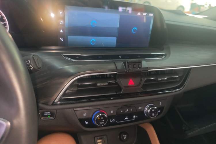 Used Buick GL6 2021 323T Mild Hybrid Connect Luxury Model Audio And AC Panel