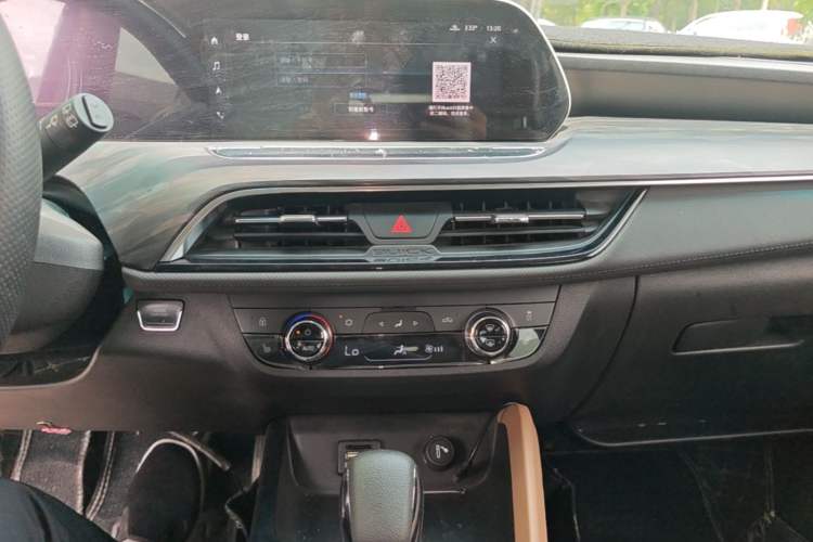 Used Buick GL6 2021 323T Mild Hybrid Connect Luxury Model Audio And AC Panel