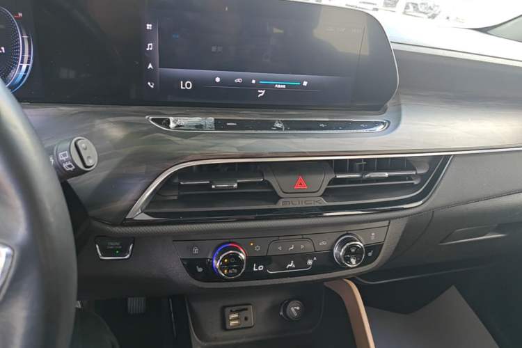 Used Buick GL6 2021 323T Mild Hybrid Connect Luxury Model Audio And AC Panel