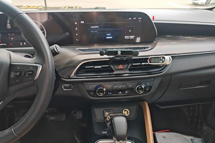 Used Buick GL6 2021 323T Mild Hybrid Connect Luxury Model Audio And AC Panel