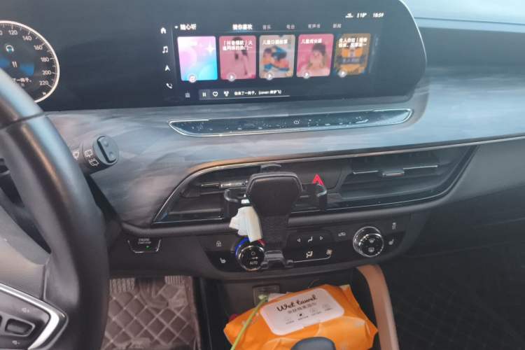 Used Buick GL6 2021 323T Mild Hybrid Connect Luxury Model Audio And AC Panel