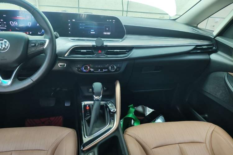 Used Buick GL6 2021 323T Mild Hybrid Connect Luxury Model Audio And AC Panel