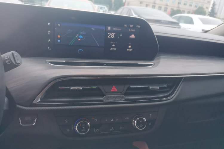 Used Buick GL6 2021 323T Mild Hybrid Connect Luxury Model Audio And AC Panel