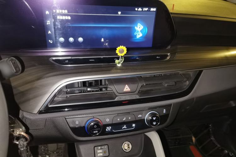 Used Buick GL6 2021 323T Mild Hybrid Connect Elite Model Audio And AC Panel