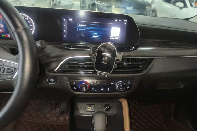 Used Buick GL6 2021 323T Mild Hybrid Connect Luxury Model Audio And AC Panel