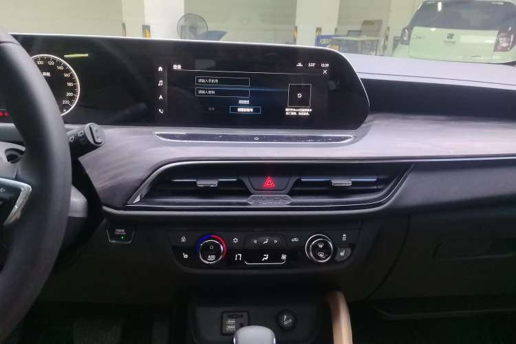 Used Buick GL6 2021 323T Mild Hybrid Connect Luxury Model Audio And AC Panel