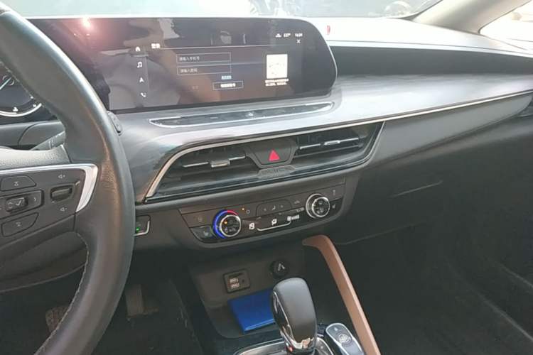 Used Buick GL6 2021 323T Mild Hybrid Connect Prestige Model Audio And AC Panel