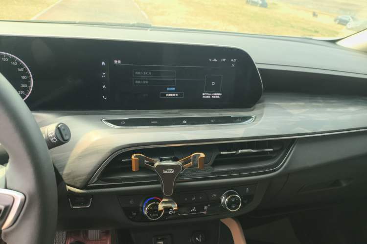 Used Buick GL6 2021 323T Mild Hybrid Connect Luxury Model Audio And AC Panel
