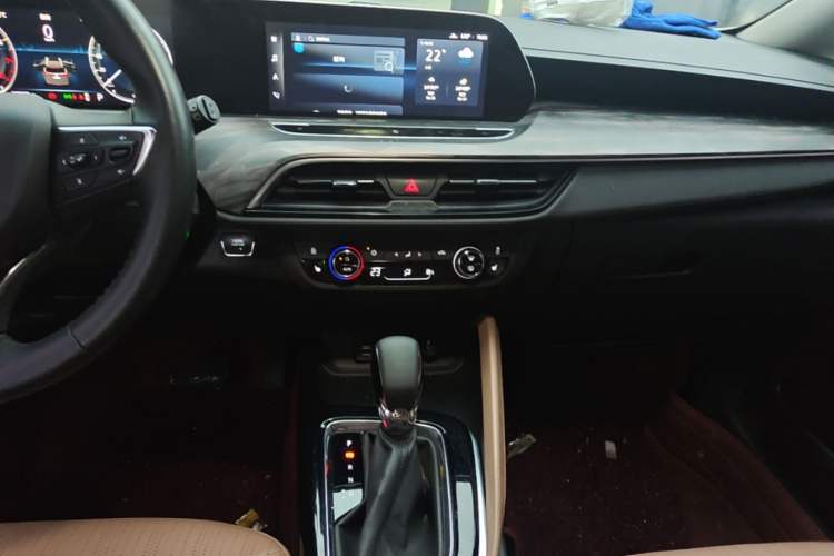 Used Buick GL6 2021 323T Mild Hybrid Connect Luxury Model Audio And AC Panel