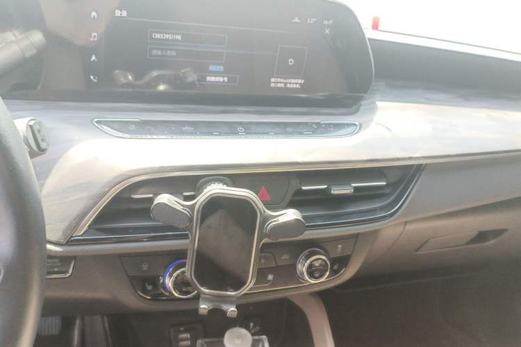 Used Buick GL6 2021 323T Mild Hybrid Connect Luxury Model Audio And AC Panel