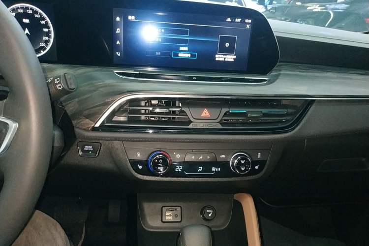 Used Buick GL6 2021 323T Mild Hybrid Connect Luxury Model Audio And AC Panel