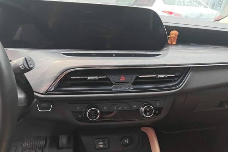 Used Buick GL6 2021 323T Mild Hybrid Connect Luxury Model Audio And AC Panel