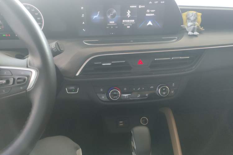 Used Buick GL6 2021 323T Mild Hybrid Connect Luxury Model Audio And AC Panel