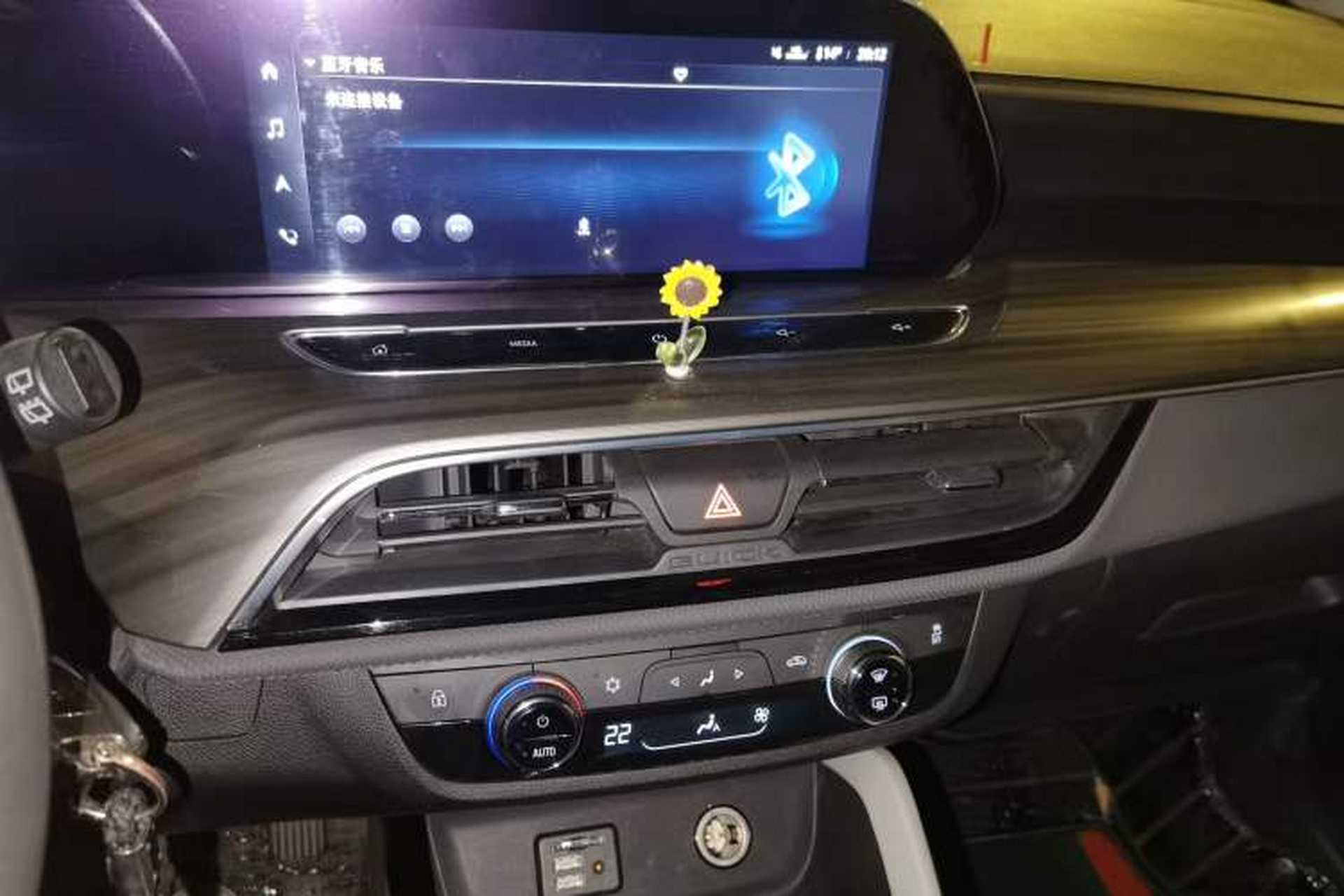 Used Buick GL6 2021 323T Mild Hybrid Connect Elite Model Audio And AC Panel