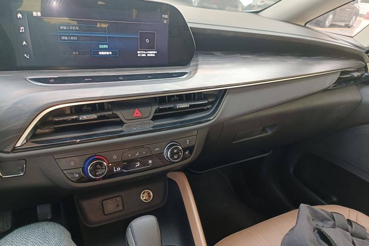 Used Buick GL6 2021 323T Mild Hybrid Connect Luxury Model Audio And AC Panel