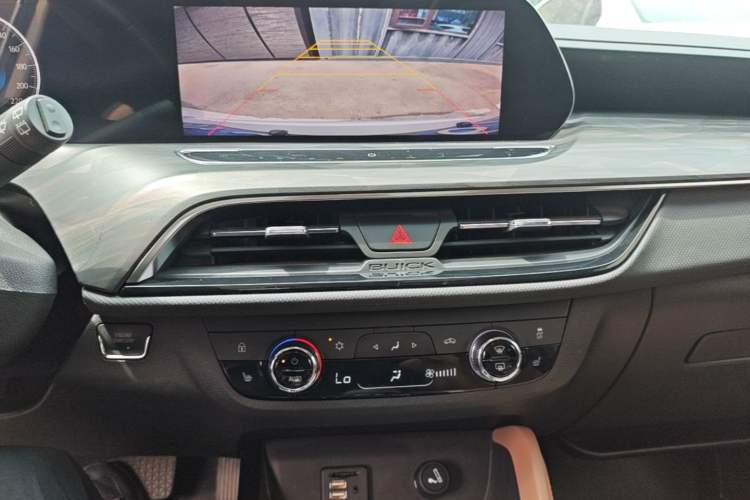 Used Buick GL6 2021 323T Mild Hybrid Connect Luxury Model Audio And AC Panel