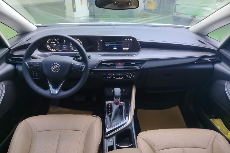 Used Buick GL6 2021 323T Mild Hybrid Connect Luxury Model Center Console