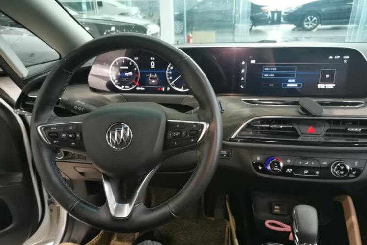Used Buick GL6 2021 323T Mild Hybrid Connect Prestige Model Center Console