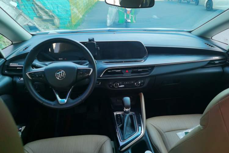 Used Buick GL6 2021 323T Mild Hybrid Connect Luxury Model Center Console