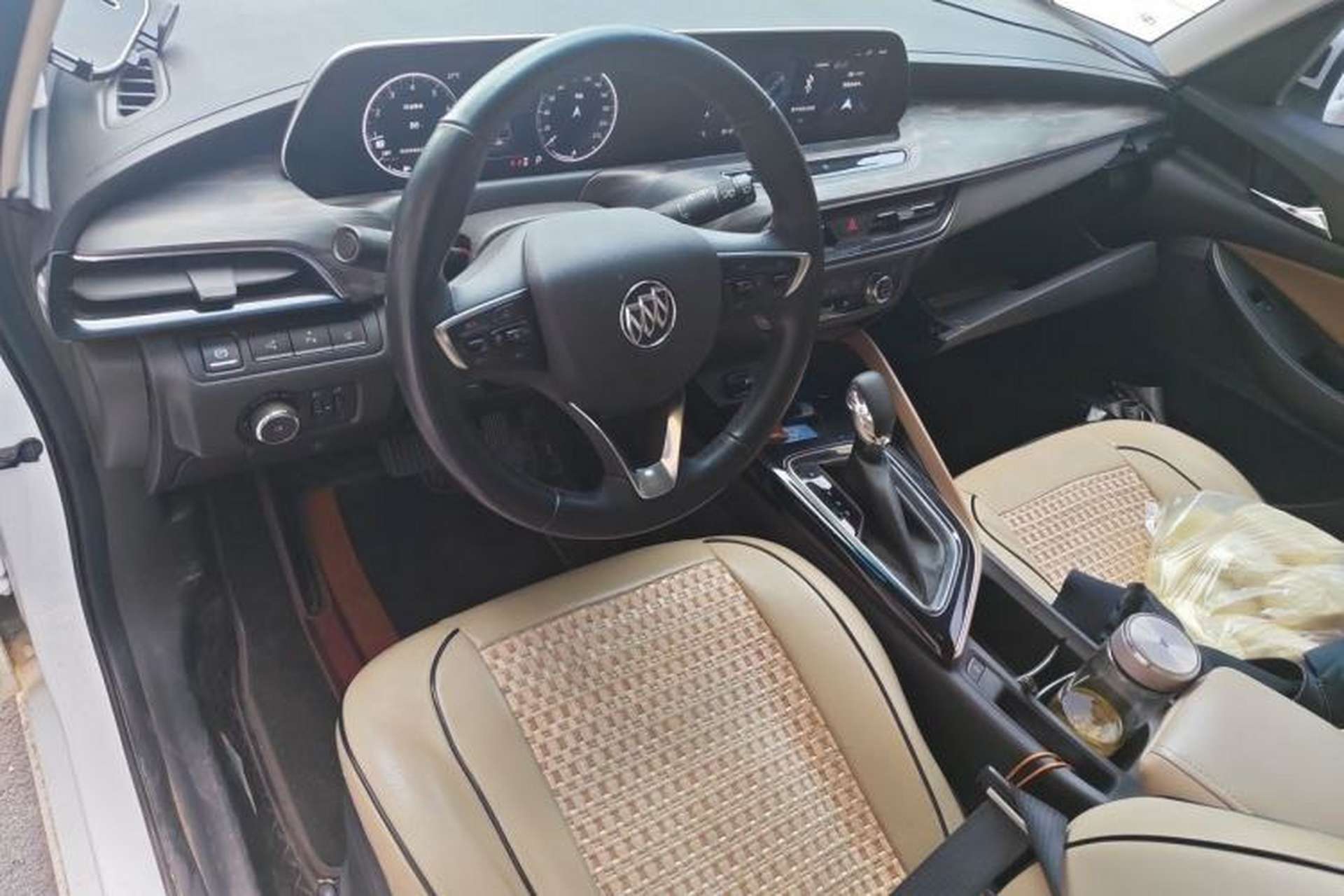 Used Buick GL6 2021 323T Mild Hybrid Connect Prestige Model Center Console