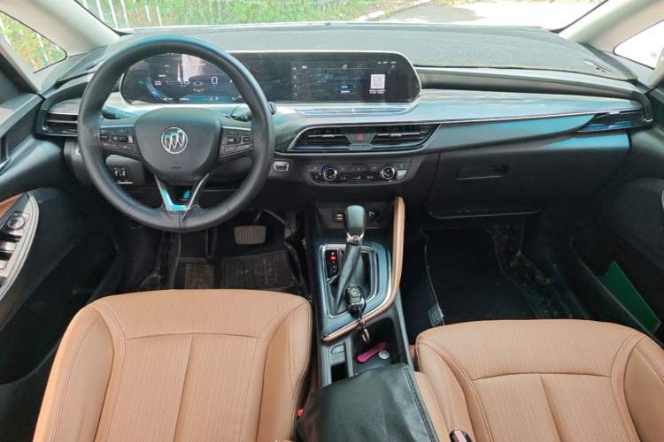 Used Buick GL6 2021 323T Mild Hybrid Connect Luxury Model Center Console