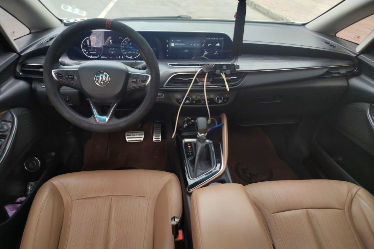 Used Buick GL6 2021 323T Mild Hybrid Connect Luxury Model Center Console