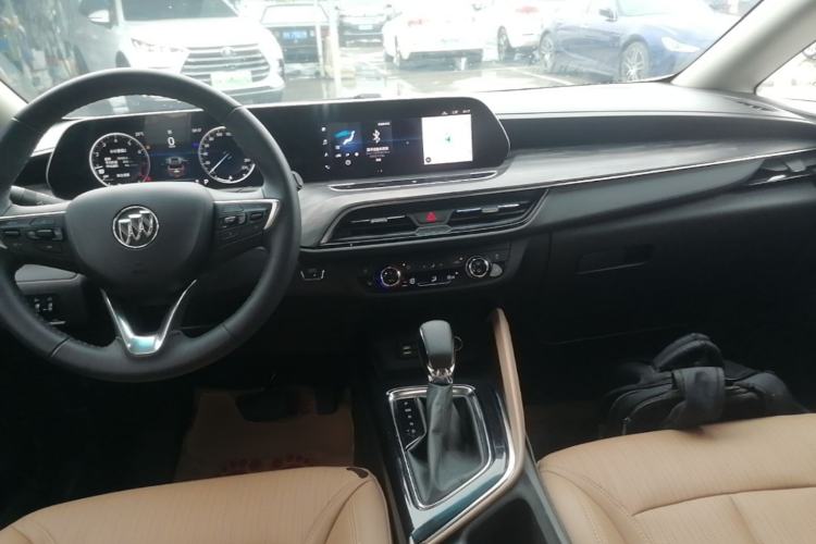Used Buick GL6 2021 323T Mild Hybrid Connect Luxury Model Center Console
