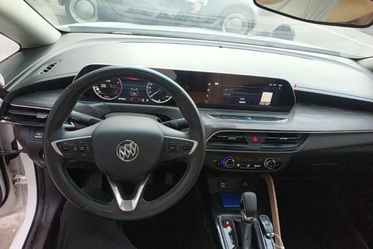 Used Buick GL6 2021 323T Mild Hybrid Connect Prestige Model Center Console