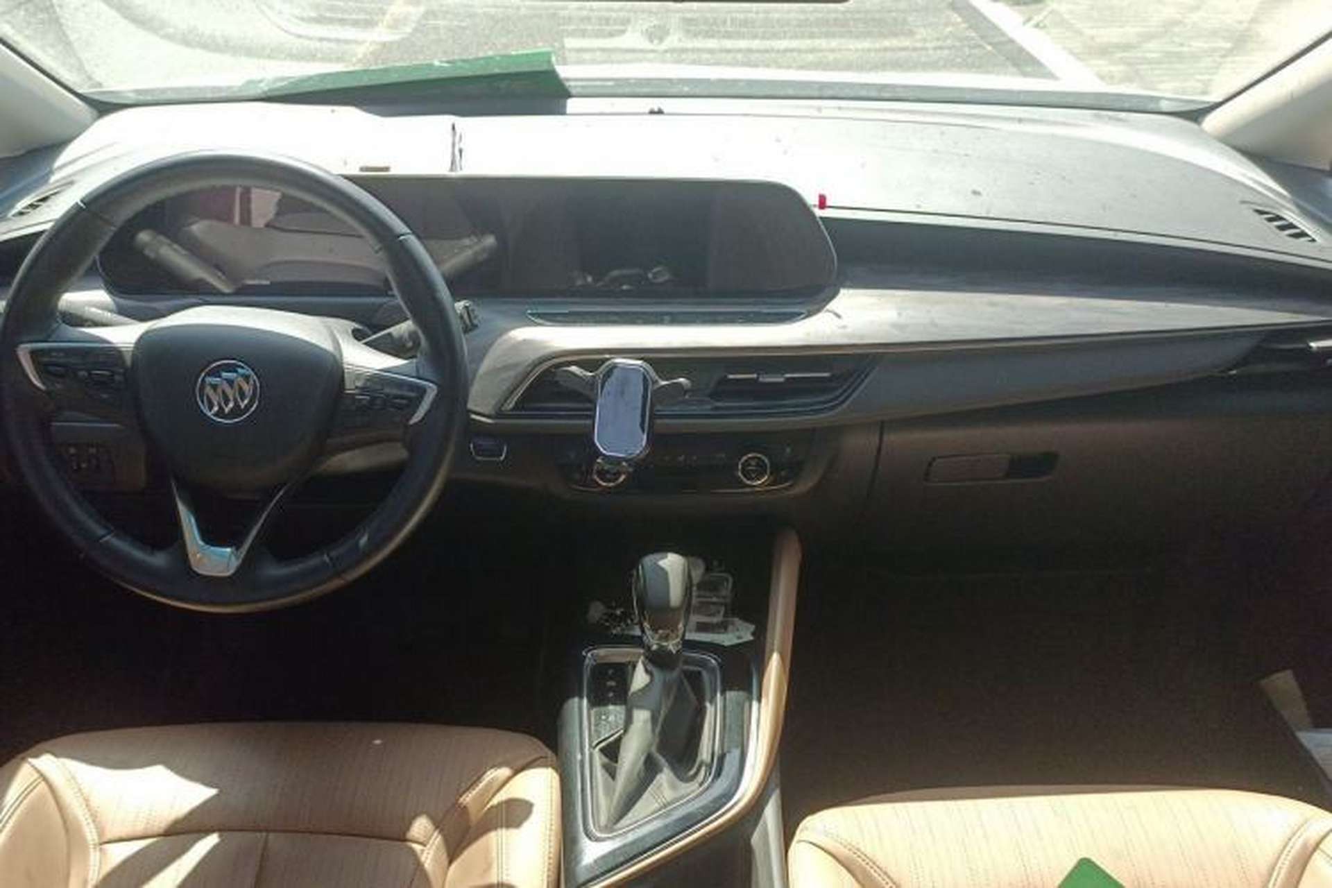 Used Buick GL6 2021 323T Mild Hybrid Connect Luxury Model Center Console