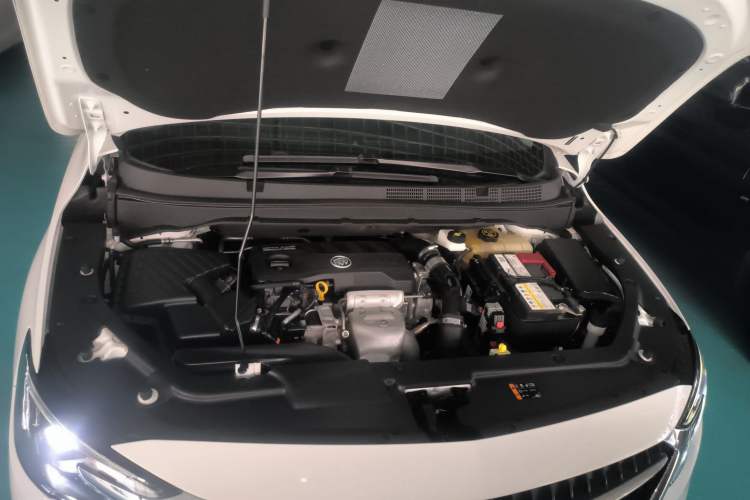 Used Buick GL6 2021 323T Mild Hybrid Connect Luxury Model Engine Bay