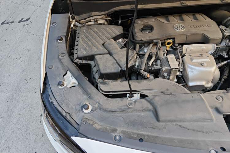 Used Buick GL6 2021 323T Mild Hybrid Connect Luxury Model Engine Bay Right