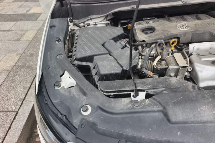 Used Buick GL6 2021 323T Mild Hybrid Connect Luxury Model Engine Bay Right