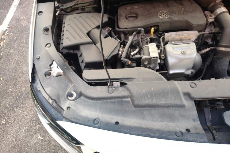 Used Buick GL6 2021 323T Mild Hybrid Connect Luxury Model Engine Bay Right