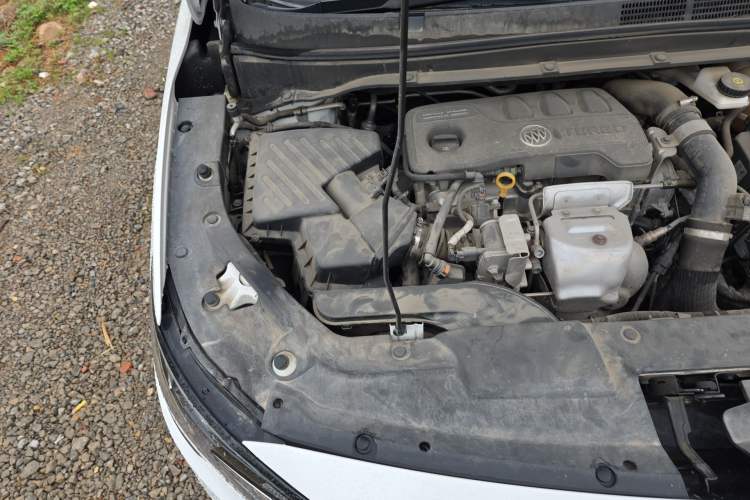 Used Buick GL6 2021 323T Mild Hybrid Connect Luxury Model Engine Bay Right