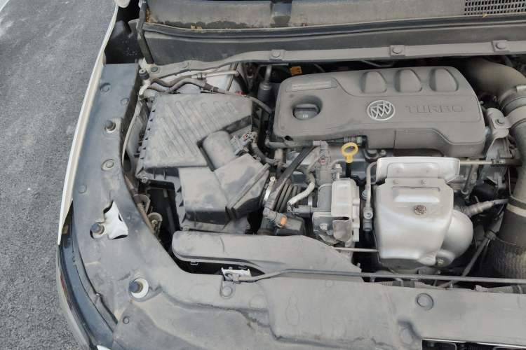 Used Buick GL6 2021 323T Mild Hybrid Connect Luxury Model Engine Bay Right
