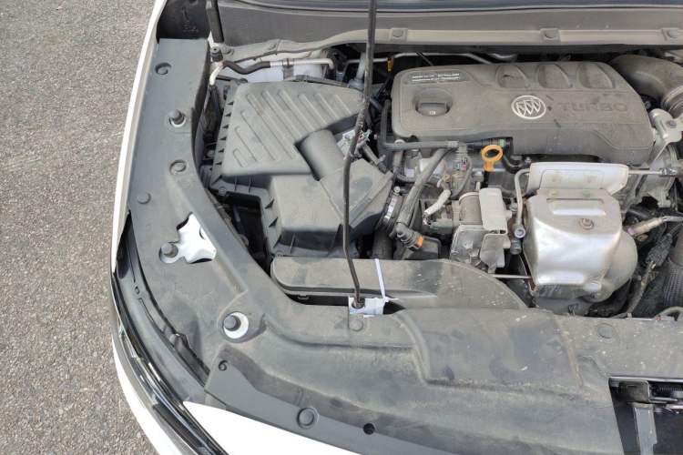 Used Buick GL6 2021 323T Mild Hybrid Connect Luxury Model Engine Bay Right
