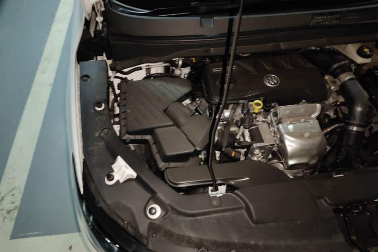 Used Buick GL6 2021 323T Mild Hybrid Connect Luxury Model Engine Bay Right
